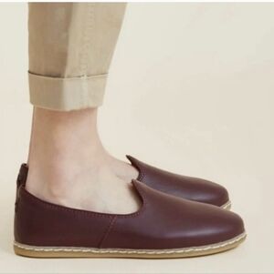 Charix Bordeaux Leather Slip On Size 9/40 Like New